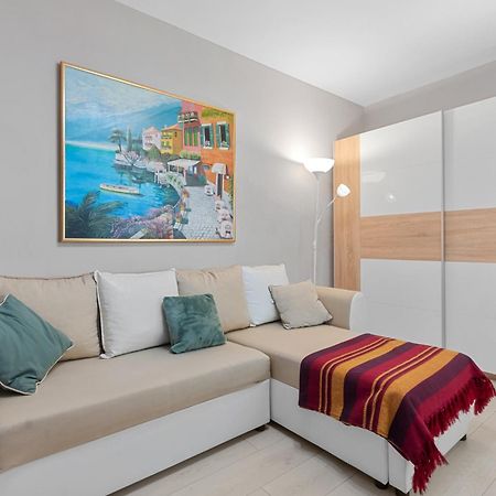 Central Town Cosy Apartment Bucureşti Ngoại thất bức ảnh